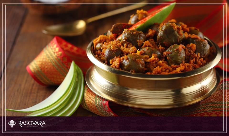 Rasovara's tweet photo. This mango festival, come experience the Rasovara spin on the authentic Aamchuri Gunda sabzi. Packed with the traditional flavours of Rajasthan the dish is a must try at the Aamlicious festival.
#AamliciousRasovara #OnlyAtRasovara #RasovaraDining #KingOfFruits #AamliciousFestival https://t.co/UoQQmyArjz