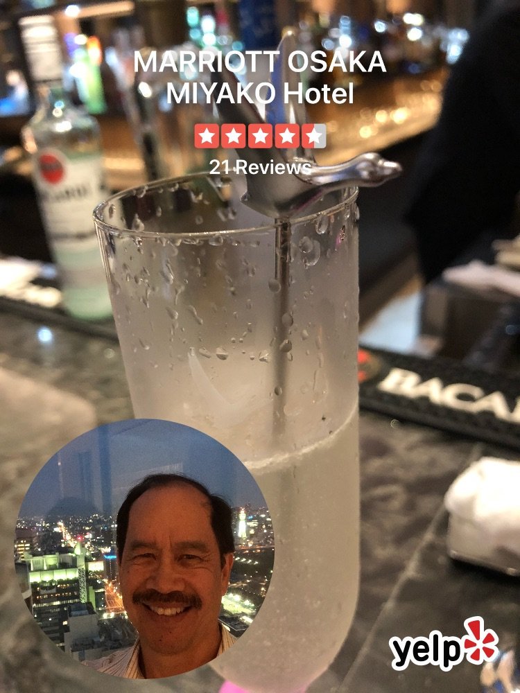 specialguy20's tweet photo. Having a Grey Goose Fizz with friends at the 19th floor lobby bar in Osaka (@ 大阪マリオット都ホテル) #Yelp #Yelfie https://t.co/pqxDf58sBP https://t.co/dVQN47MAV0