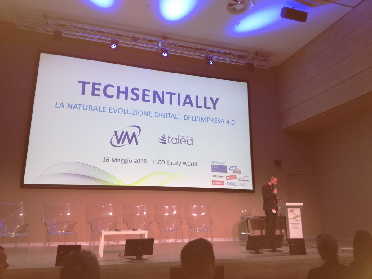 ZeroUnoWeb's tweet photo. #techsentially @lastknight chiama sul palco gli ospiti della seconda tavola rotonda https://t.co/Mpzv1wkEWk