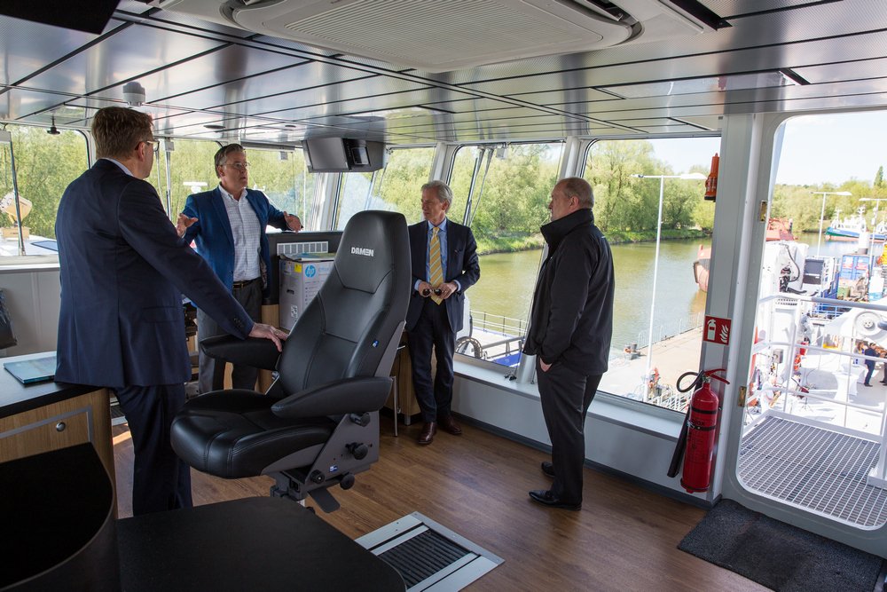 VesselFinder's tweet photo. Damen shows its first completed UV 4312 Fish Farm Support Vessel
https://t.co/ONFC1wUaL3 #Damen #FishFarmSupportVessel #UV4312 #FishFarming #UtilityVessel #VOLTProcessor https://t.co/pAcYyK3R3P