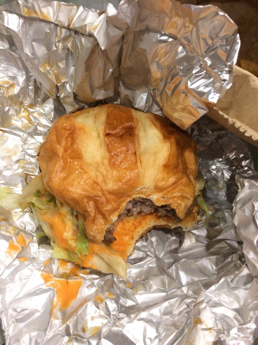 gypseaeye22's tweet photo. #damngoodburger
#kkcity https://t.co/LISVXuMUBS