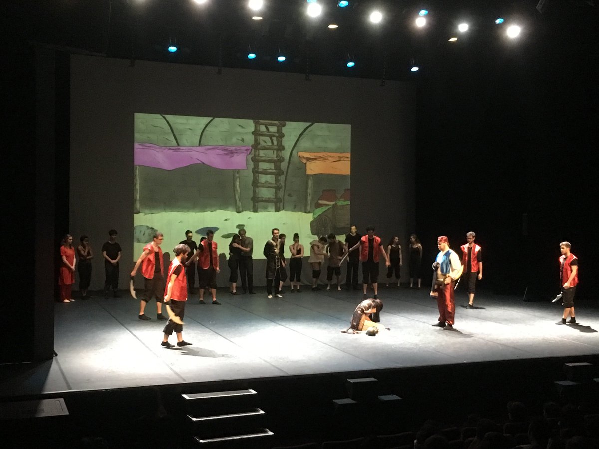 TelecomSudParis's tweet photo. Vous l'avez manqué ? Quel dommage... Retour en photos sur la superbe comédie musicale "Les mille et une nuits" menée par la troupe #Emotys des étudiants de @TelecomSudParis et @TelecomEM ! #ComedieMusicale #MilleEtUneNuits https://t.co/iy4KZSWc0G