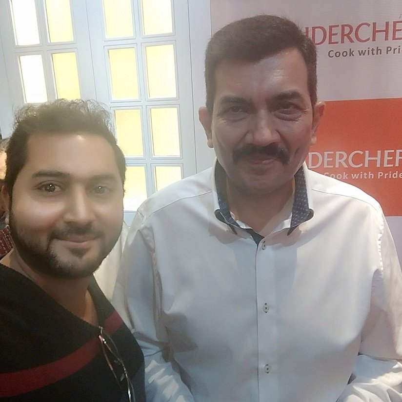 iGouravM's tweet photo. WHAT ELSE A FOODIE WANTS - MEET &amp; GREET WITH CHEF SANJEEV KAPOOR
#chef #celebrity #foodblogger #foodie #inspired #wonderchef https://t.co/HOcJCARWKo