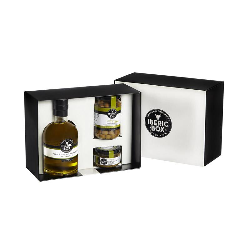 todo_espanol's tweet photo. Os recomendamos este precioso estuche para regalar que contiene aceitunas Manzanilla, paté de aceituna Negra de Aragón y Aceite de Oliva Virgen Extra 500ml para disfrutar tres productos del mismo árbol. Un lujo de nuestra tierra.
https://t.co/8nAfMwcczn https://t.co/PEHRyHpu61
