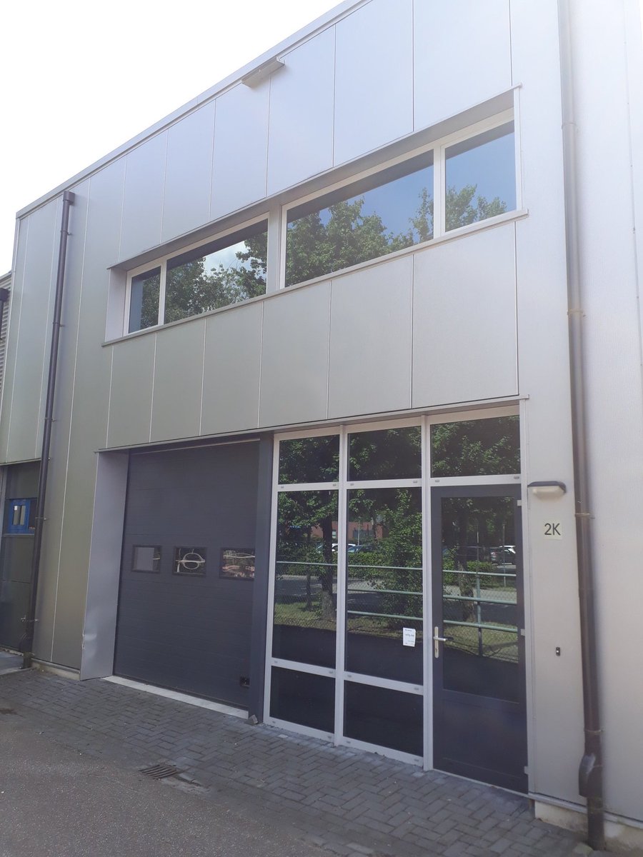 Te huur bedrijfsruimte op #'tHarde nabij snelweg A28. Voorzien van overheaddeur en voldoende parkeergelegenheid op het terrein. m.facebook.com/story.php?stor…