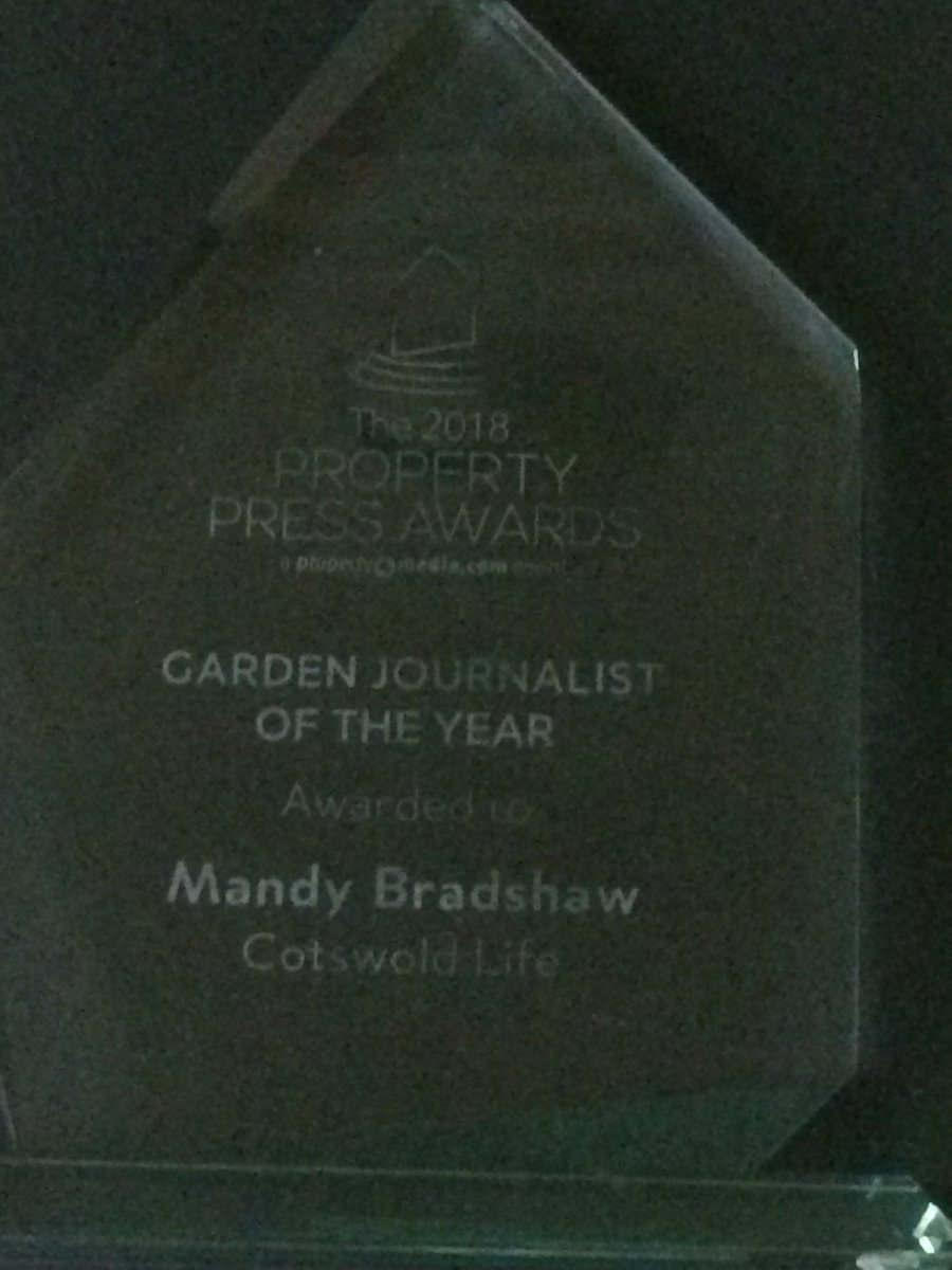 ChattyGardener's tweet photo. Still can't believe it. Thanks to @CotsWildTweets @Whatley_Manor & @NGSOpenGardens your stories clinched it & to @cotswoldlife for letting me wander around gardens & then talk about it. #PPAS2018 @PropPressAwards https://t.co/FQpZxNBVH1