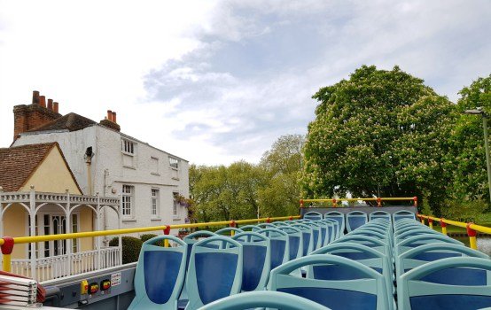 Mummytravels's tweet photo. There's more to WIndsor than the castle... Our open top bus ran from the Theatre Royal out to Datchet and Eton, past Runnymede where King John was forced to sign the Magna Carta, and back in a loop to the town #ukftb #familytravel @originalwindsor  https://t.co/aHSGxWH618 https://t.co/HekbrQ6q1c