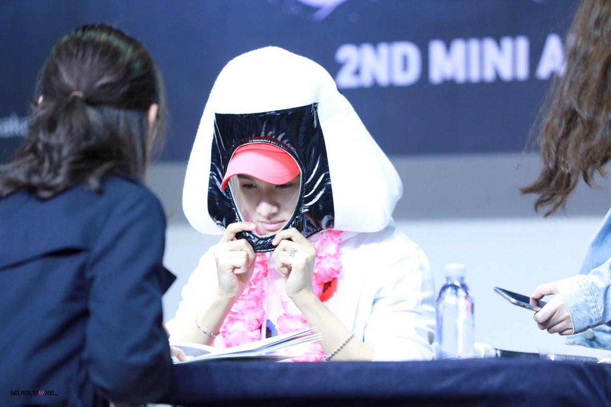 Muelvone's tweet photo. 180505 ONE signing event

@bravepunch0117 
#사무엘 #kimSamuel #SAMUEL_ONE #Samuel #ONE https://t.co/37pQQqgco7