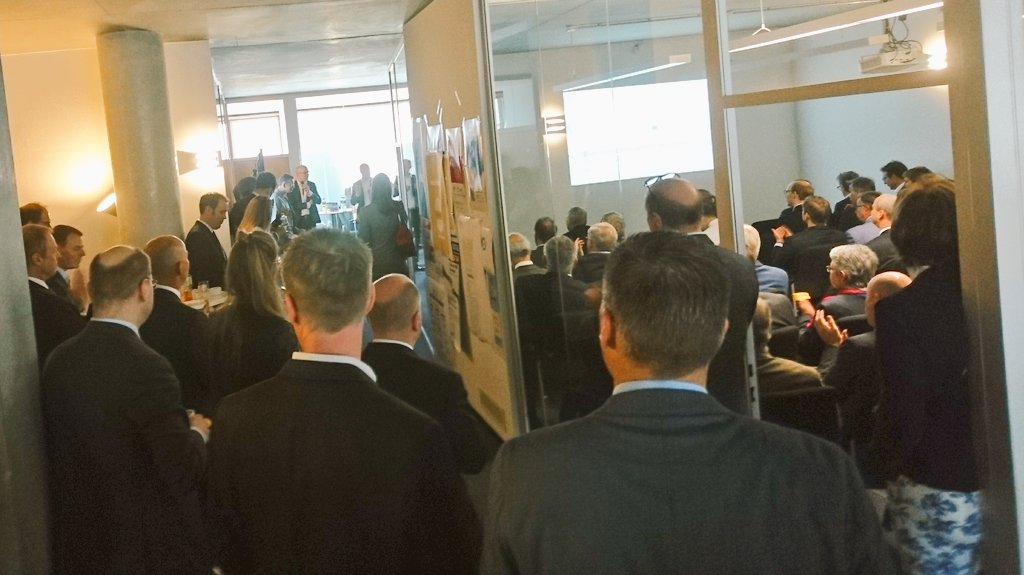 DigitalHubMs's tweet photo. Willkommen zum @WFM_MUENSTER Business Breakfast. Tom Malessa mit Infos zum Verein https://t.co/mujnkhYhuT. #HubHunger https://t.co/3FauTWITLp