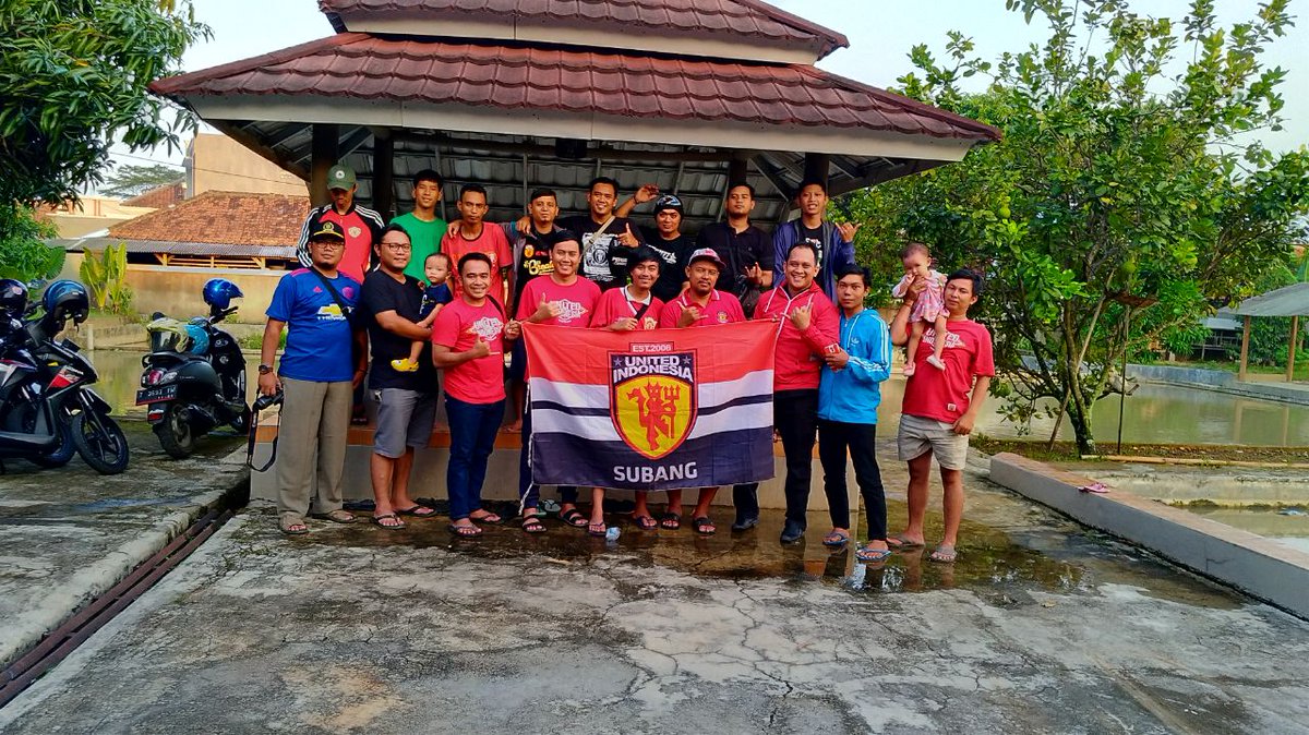 UtdIndonesiaSUB's tweet photo. Keseruan saat 'munggahan' bareng keluarga #UICHAOS . Kamu fans United asal subang yakin ga mau gabung sama kite" yang udah tuir" tapi tetep keceh begini???π ok next event akan mamang share di malam nanti yaa, yang pasti bakal seru dan nyesel kalo kaga miluan π
https://t.co/jqwu9F5Neo