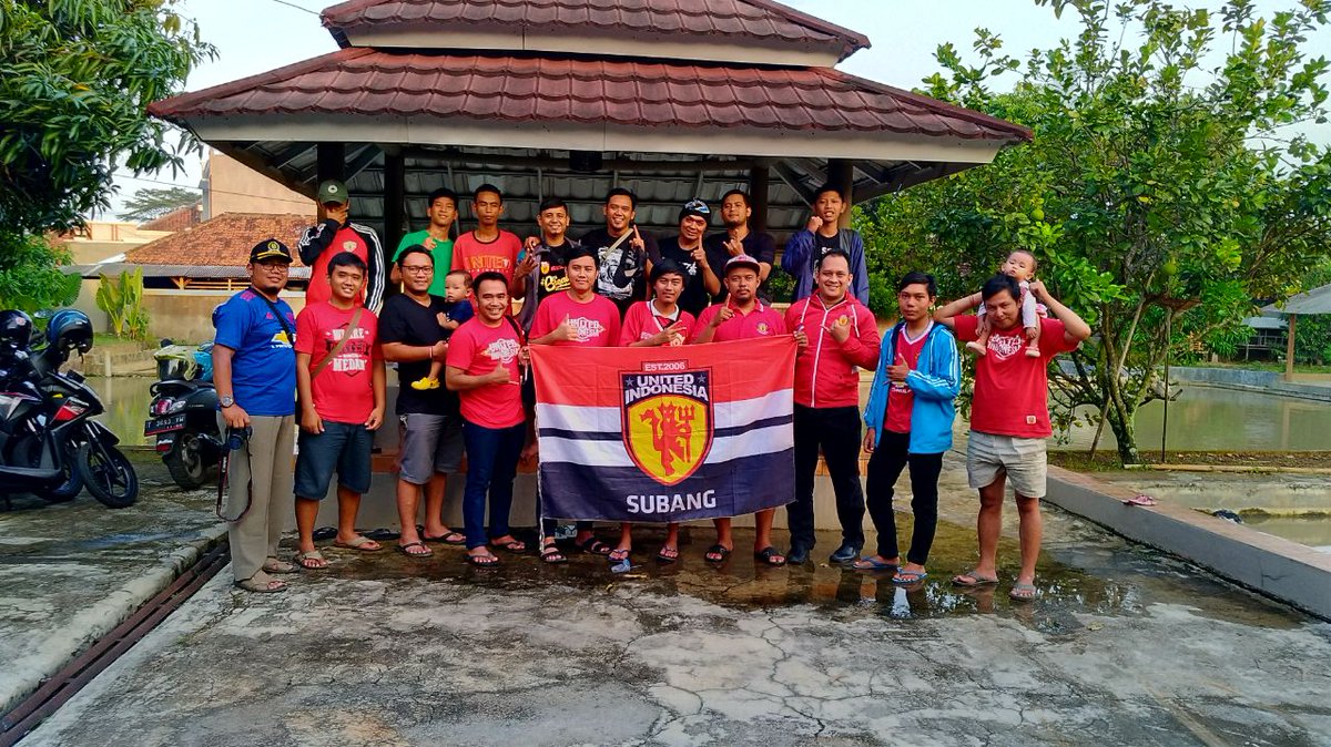 UtdIndonesiaSUB's tweet photo. Keseruan saat 'munggahan' bareng keluarga #UICHAOS . Kamu fans United asal subang yakin ga mau gabung sama kite" yang udah tuir" tapi tetep keceh begini???π ok next event akan mamang share di malam nanti yaa, yang pasti bakal seru dan nyesel kalo kaga miluan π
https://t.co/jqwu9F5Neo