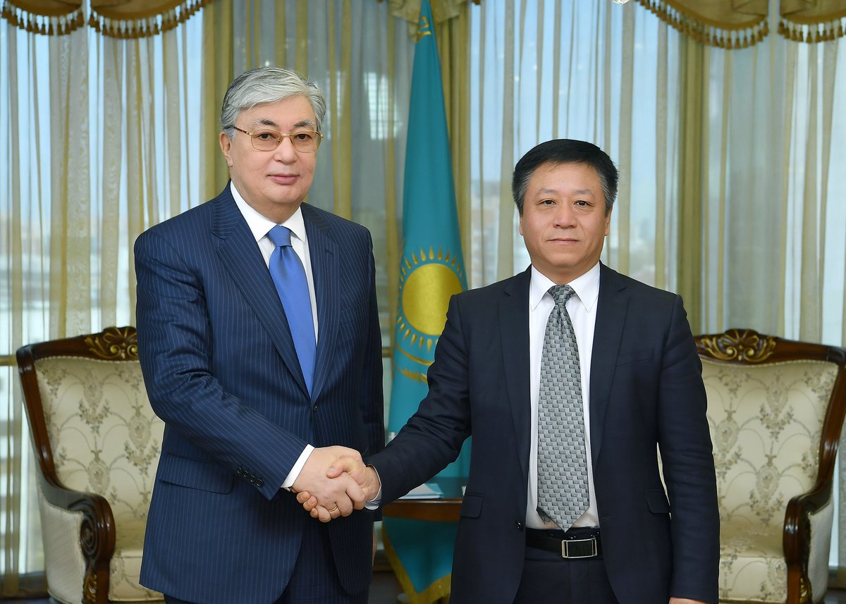 TokayevKZ's tweet image. ҚХР Елшісі Чжан Ханьхуэйді оның Қазақстандағы дипломатиялық миссиясының аяқталуына байланысты қабылдадым. Екіжақты стратегиялық әріптестікті дамытуға және парламентаралық байланыстарды нығайтудағы зор үлесі үшін дипломатқа алғыс айттым