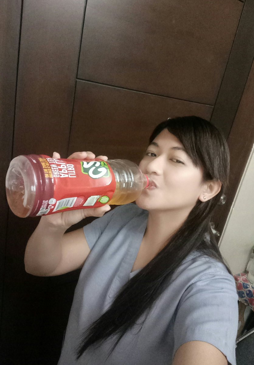 SimpleMe1101's tweet photo. #c2summer @C2CoolandClean Dahil ang ineeeeeet daanin nlng sa paginom ng C2😊😁 sabeeee ni momshie @padillabela 😊 #dutymode #feelingnasabeach 😉 https://t.co/5dyihDOt3j