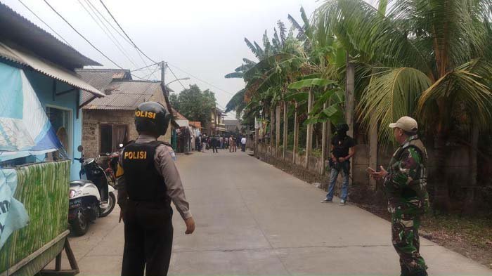 Polisi Gerebek Terduga Teroris di Tangerang narema.id/berita/polisi-…