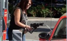 Avui ens hem trobat la presidenta de la Casa d'Asturies @Ast_StEsteve escanciant el gasoil! Ho hem de provar, potser en millora el rendiment.