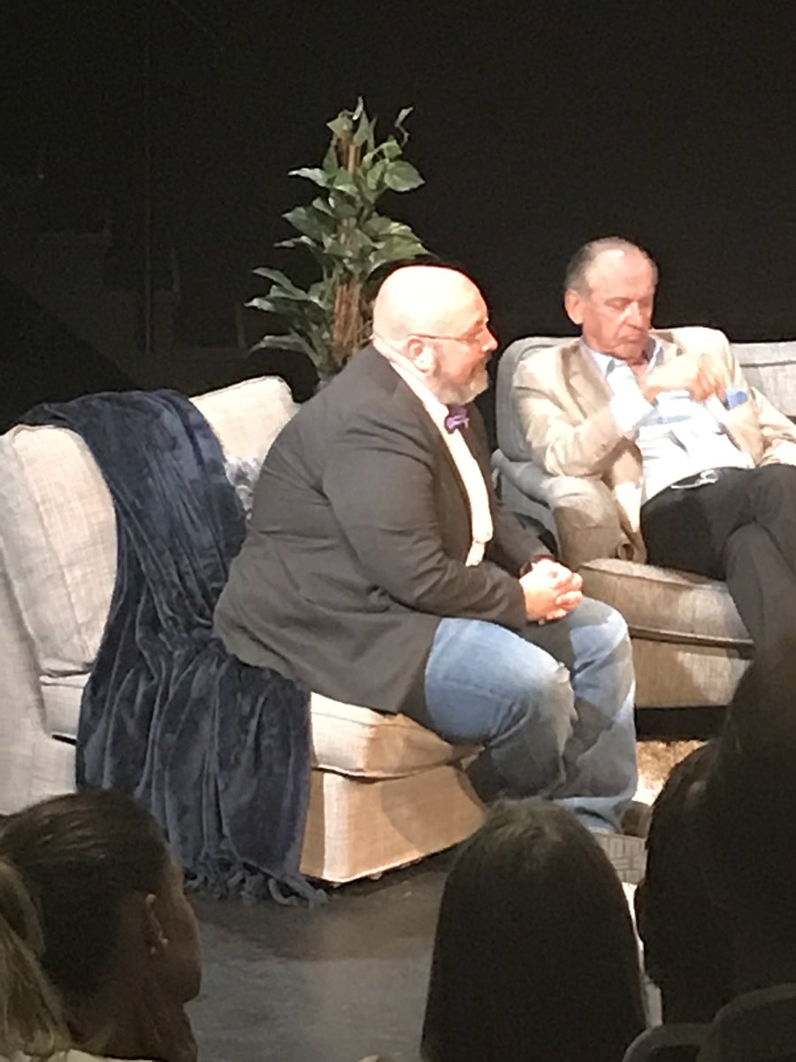 Hannasbox's tweet photo. @patrikoksanen menar att vi måste ut och prata med folket. Det är bara i det fysiska mötet vi verkligen kan nå varandra. #smartasamtal https://t.co/UBcobKcDYM