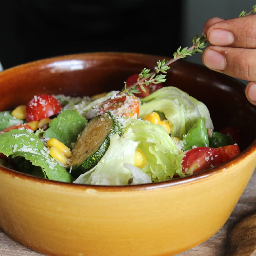 LPQIN's tweet photo. Salad, just the way you like it. #salad #lunch #vegetarian #nonvegetarian https://t.co/utOjOdmwhT