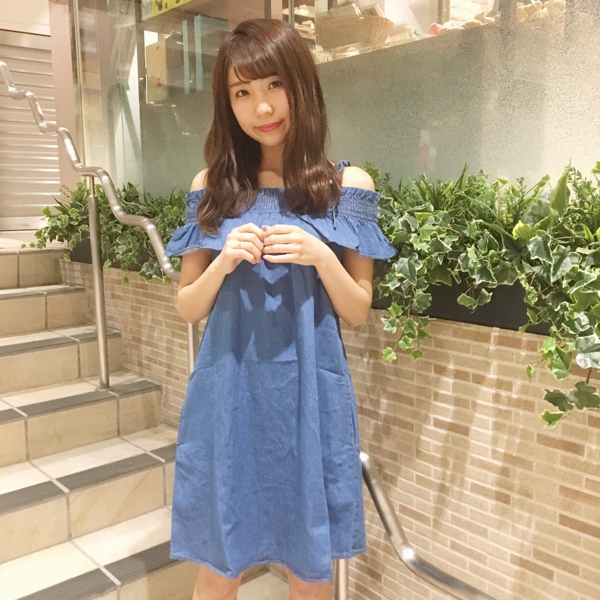 ট ইট র Dazzlinペリエ千葉店 おススメ夏ワンピース デニムオフショルワンピース 7 500 Tax デニムが夏を演出してくれる1枚 オフショルがフリルになっているので気になる二の腕もカバーできちゃいます Dazzlin Dazzlin千葉ペリエ店 ワンピース