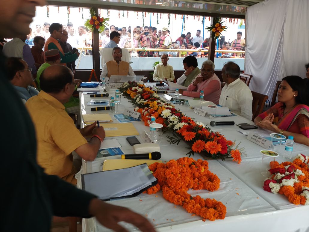 UTDBofficial's tweet photo. Uttarakhand Cabinet meeting in floating restaurant on Tehri Lake.
#UttarakhandTourism #TehriLakeCabinet #TehriLakeFestival
@satpalmaharaj @tsrawatbjp @incredibleindia https://t.co/NeRfPHHbZp