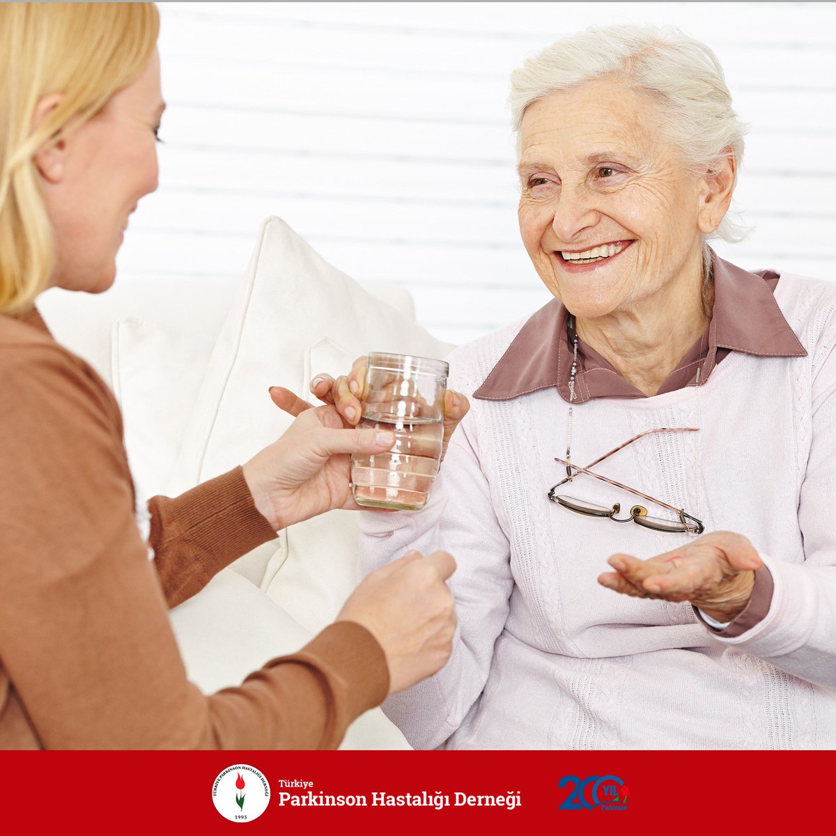 Parkinson hastalığında kullanılabilecek birçok ilaç grubu vardır. Bu ilaç grupları; hastanın yaşına, belirtilerin niteliği ve şiddetine, hastalarda mevcut diğer sağlık sorunlarının olup olmadığına bağlı olarak belirlenir.