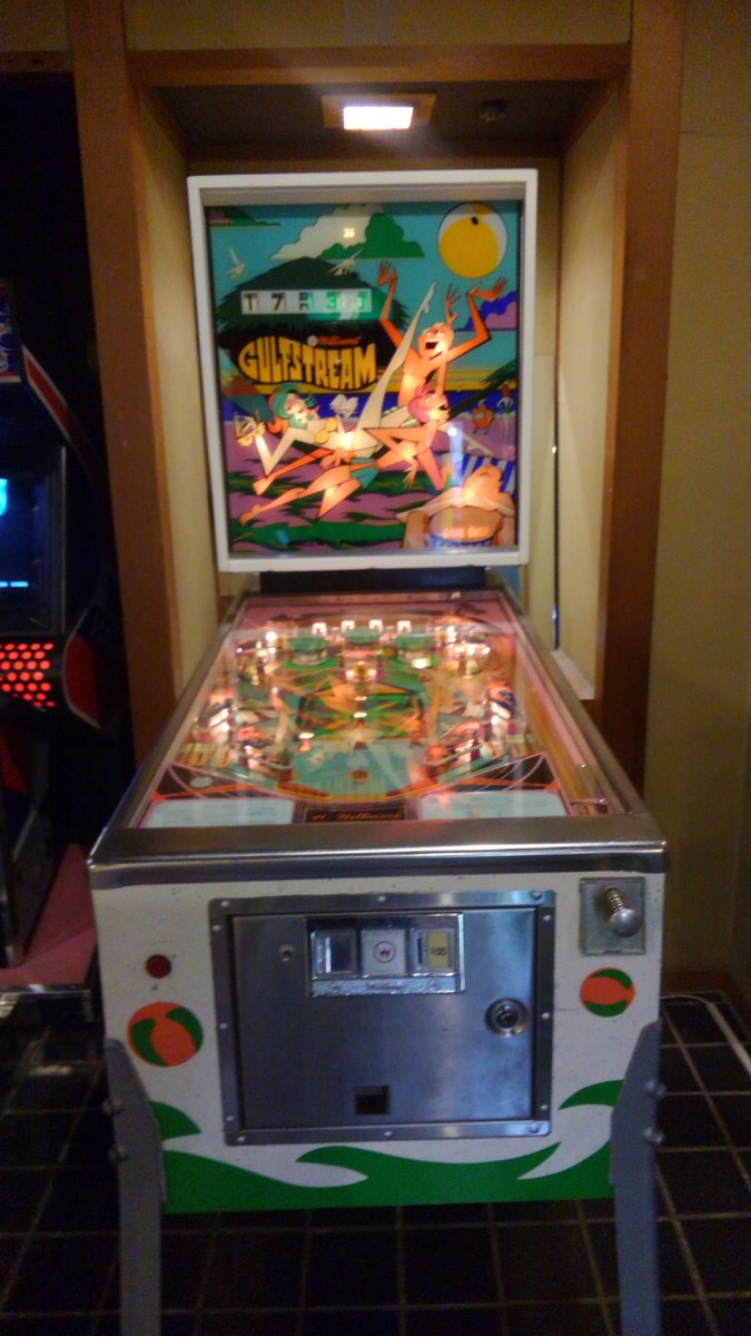boh_mers's tweet photo. 【レトロゲーム横丁②】
チャンブラー？ラムネ
セガのハングオンとか
奥にはいると畳！(笑) https://t.co/1vu5l45i9U