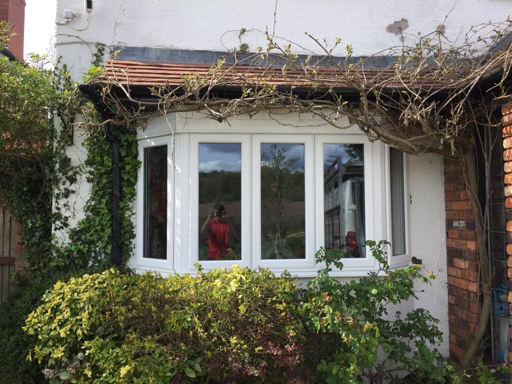 BirminghamGlass's tweet photo. #windowwednesday - A Bay Window installation with dummy sashes, creating an equal sight line and appearing as if all of them are opening windows #windows #upvcwindows #baywindow #instawindows #happycustomer #birminghamglass #birminghamwindows https://t.co/JbNrLgtuZW