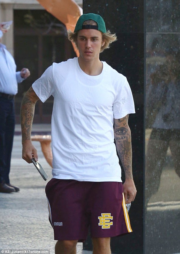 biebersmutual's tweet photo. RT if you are the biggest fan of Justin 😁
#IVoteJustinBBMAs @justinbieber https://t.co/JprNvlheXa