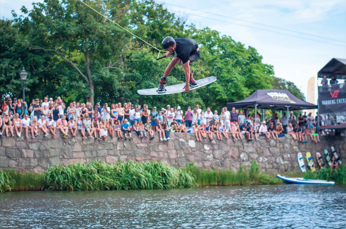hallifornia's tweet photo. Vi kan stolt presentera att årets upplaga av vår mer eller mindre klassiska wakeboardtävling nu blir sista stoppet på den nystartade Swedish Wake Park Tour! Nivån kommer bli maxad! Läs mer på https://t.co/Ek226kZDJL https://t.co/ocelFQvtyq