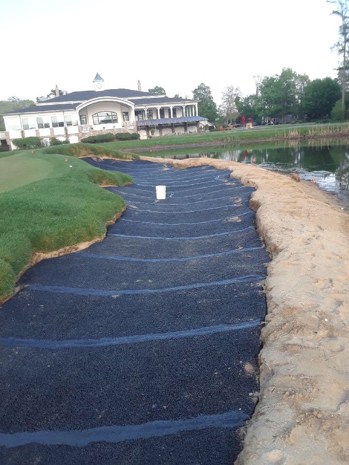 Polylast_Bunker's tweet image. New Polylast Bunker Liner installed at The Union League Philadelphia. This bunker liner helps prevent wash out and undergrowth! #Polylastbunker #aitkens #pgatour #golfbunkerliner #bunkers