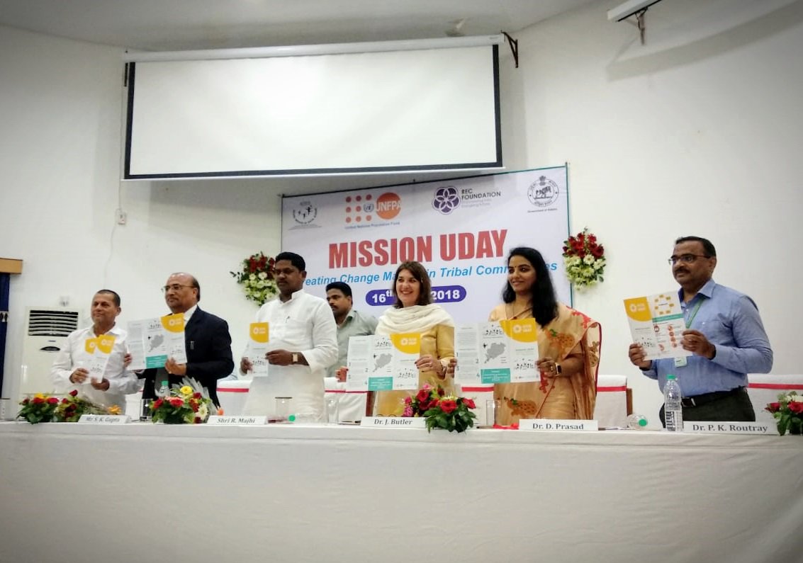 pact4impact's tweet image. Mr. Ramesh Majhi, Minister @stscdev Govt. of #Odisha along with Dr Jennifer Butler, deputy regional director @UNFPAIndia and Mr SK Gupta Diector (Tech) @RECLimited, launch #ProjectUday at @kissfoundation #pact4impact (1/2)