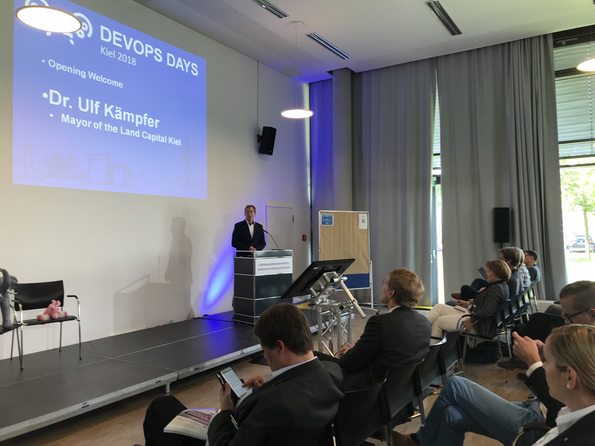 fr_roya's tweet photo. Hearing all this futuristic ideas and plans from the Major of Kiel! #dodkiel18 #devopsdayskiel https://t.co/lRqdPHtaFI
