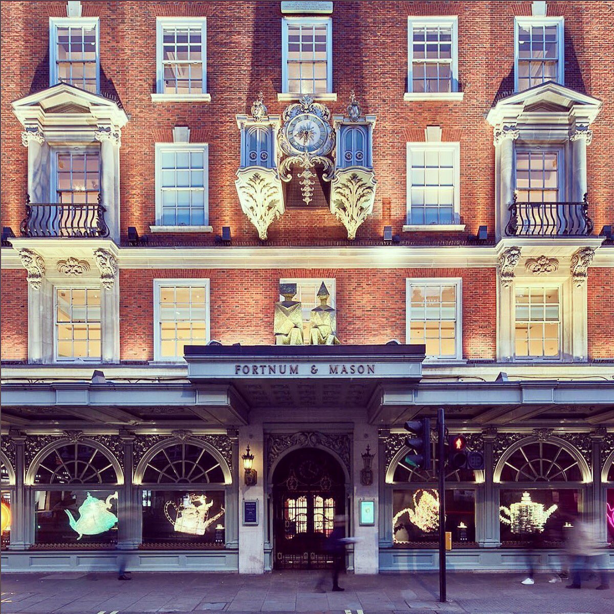 The <a href="/Fortnums/">Fortnum & Mason</a> <a href="/GoldsmithsCo/">The Goldsmiths' Company</a> <a href="/Londoncraftweek/">London Craft Week</a> experience has been such a pleasure. Visit the exceptional curation of works by selected jewellers &amp; silversmiths including @disaallsopp <a href="/McCaulJewellery/">McCaul Goldsmiths</a> <a href="/SoniaCheadleLDN/">Sonia Cheadle London</a> <a href="/JoHayesWard/">Jo Hayes Ward</a> @josefkoppmann <a href="/chrisbolanddes/">Chris Boland</a> <a href="/_shona_marsh/">Shona Marsh</a> + more