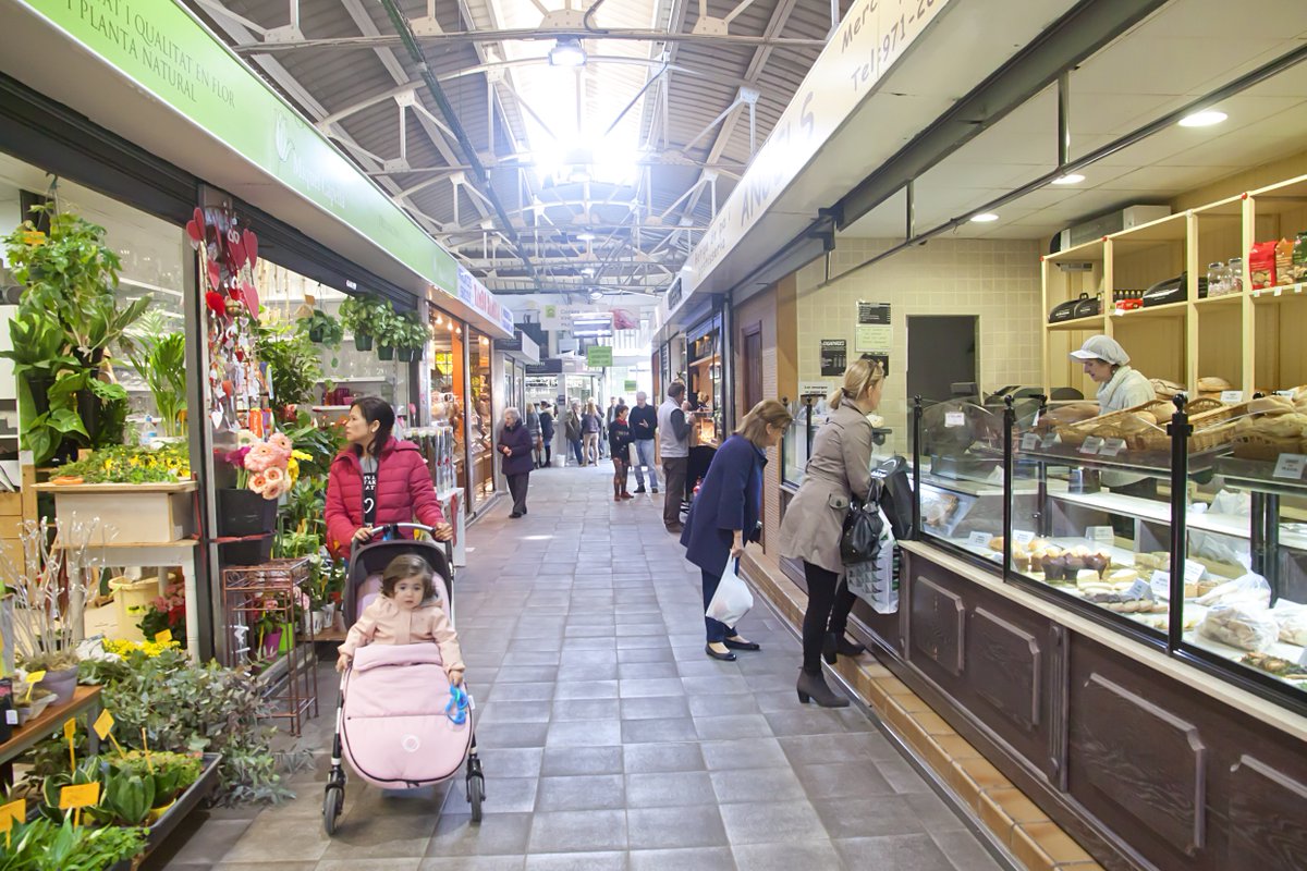 ¡Buenos días! Ya está abierto nuestro mercado... ¿a qué esperas para venir a hacer tus compras?