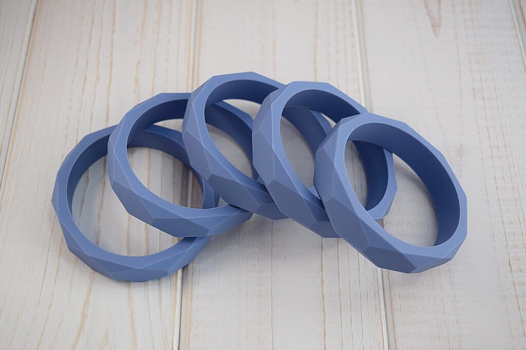 _thea_and_me's tweet image. I&apos;m in love with this colour today 💙

These super handy bangles are a perfect addition to any outfit 👌

They&apos;re easy to slip off and hand to bubs if they&apos;re feeling a bit grumpy 🙌 or need a little relief 😊

#teethingsolutions #Altrincham #cheshire #Manchester