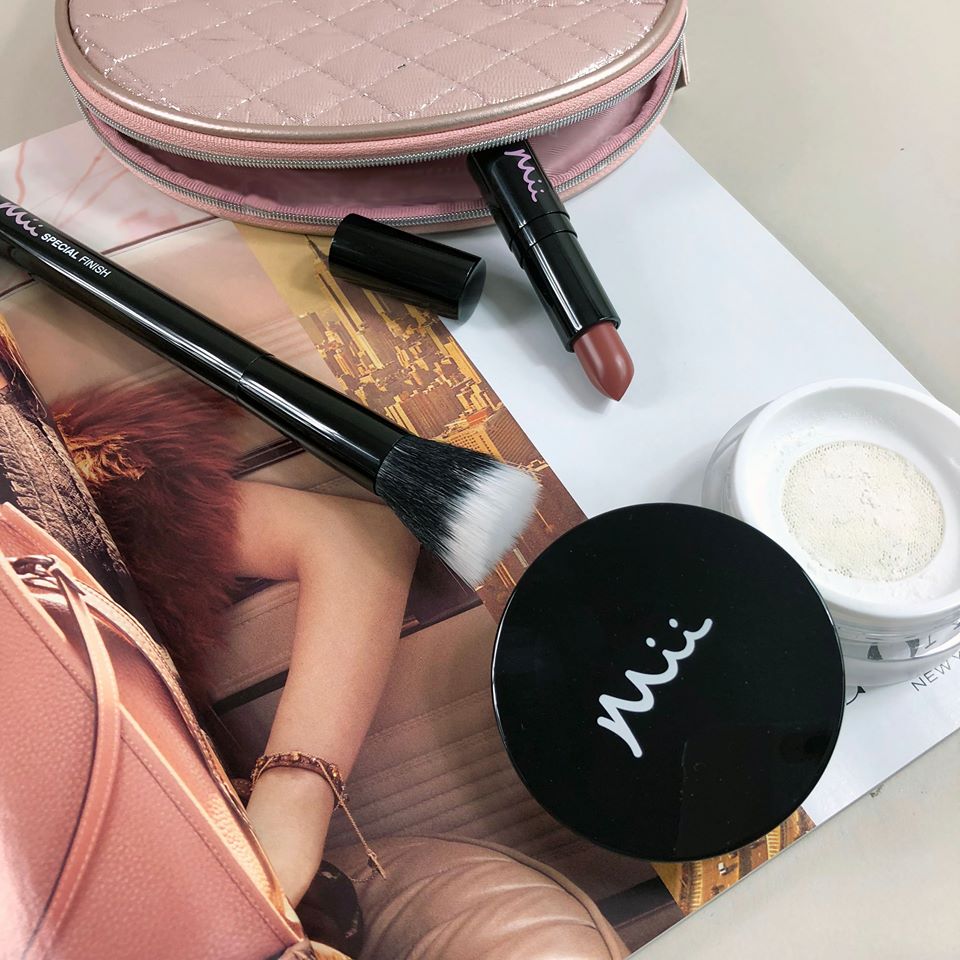 cloudnine_ltd's tweet photo. #Beauty essentials ✔️
#Weekend ✔️

The perfect pair! #HappySaturday #Love #Cosmetics #Glam https://t.co/ea70Co2OiW
