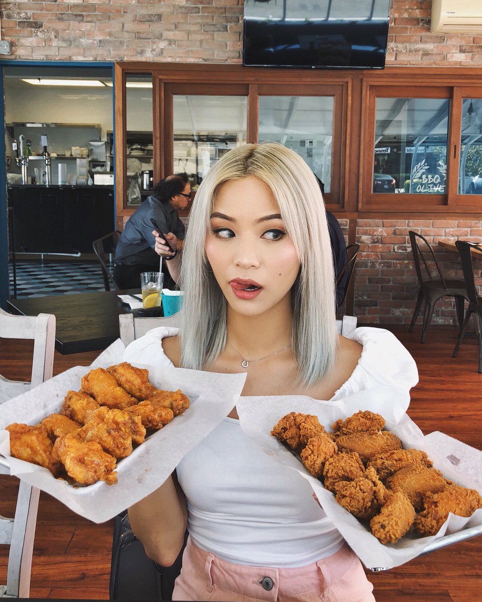 ryanbyryanchua's tweet photo. If you had to choose between @yuki_bomb and chicken wings, would you want it in honey-glazed or original crispy flavor? #chickenwings #🍗 https://t.co/V3Azj1FcPp