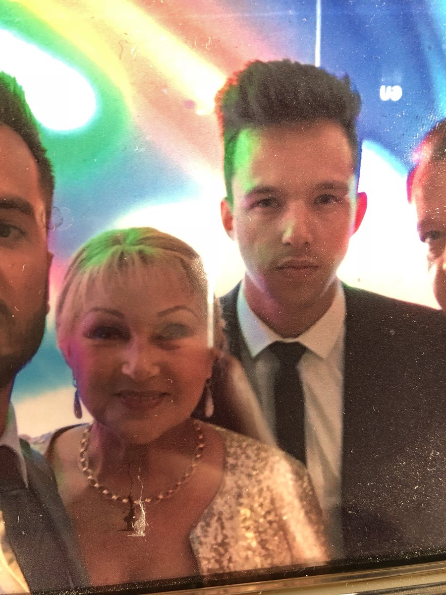 jxvit's tweet photo. Esta mañana ha fallecido mi madre tras 18 años luchando contra el puto cáncer. Siempre fue una luchadora y una campeona y así la recordaré siempre 💪🏻
Te quiero mami 💞 https://t.co/nvKnmV7CUQ