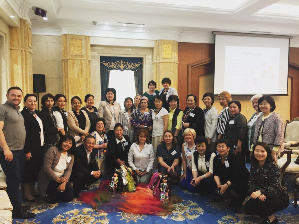 unicefkg's tweet photo. В рамках Форума учителя и воспитатели из #Кыргызстан #Таджикистан прошли тренинг по раннему развитию детей и как преподавать разнообразие, важность толерантности для миростроительства при поддержке @ukinkyrgyzstan #ukaid #ECDForum #EarlyMomentsMatter #CSSF https://t.co/SOMxdamjRZ