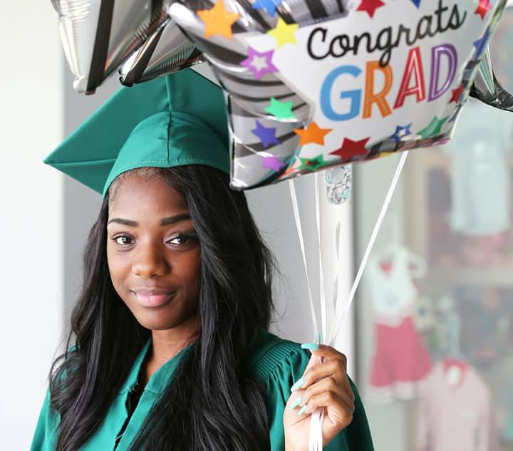 RoboHunter_ru's tweet image. Синтия Петвэй лежала в больнице, но болезнь не помешала девушке побывать на выпускном. 

MCPSS и USA Children&apos;s and Women&apos;s Hospital предоставили для этого робота телеприсутствия, которого нарядили в мантию и шапочку. 

#Robohunter #робот