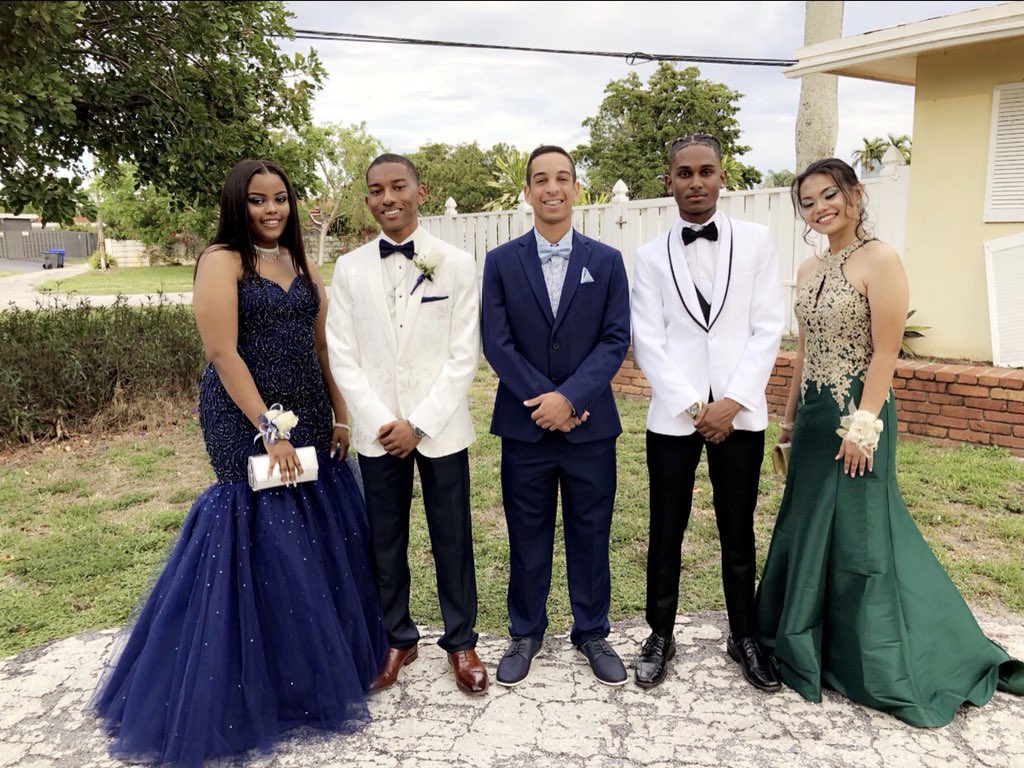 afroxlatino's tweet photo. Vibes and views only ๐๐ฝ๐ #PROM2k18 #flhsprom2k18 https://t.co/lPH7vm5Eve
