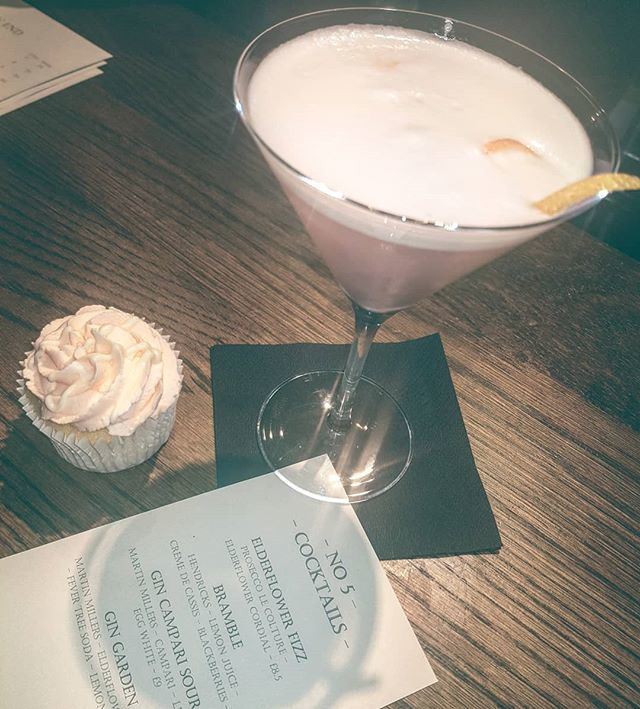 Happy 1st birthday @girltribegang. 🎈 Absolutely love being part of this crew of inspiring, supportive and darn right lovely ladies! Yummy @bakerbonescakes cupcake and pink gin cocktail courtesy of <a href="/no5londonend/">Number 5</a> created exclusively for us to celebrate… ift.tt/2IoCKXt