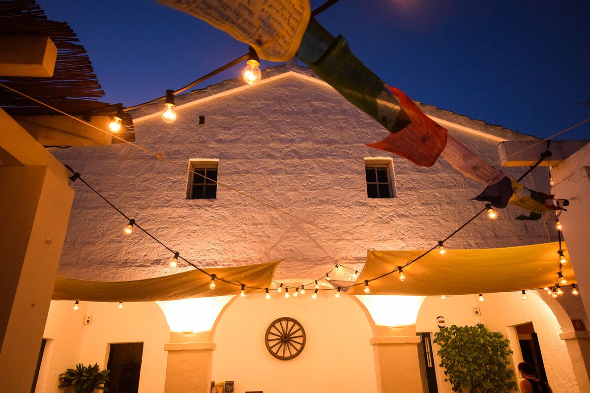 LaiaSegui's tweet photo. Ponte una sonrisa como bandera!
Foto Love Snap Foto
Espacio Restaurante Es Forn
Organización Menorca Events - Laia Seguí
#MenorcaEvents #WeddingPlanner #BanderasDelTibet #Flags #Colors #Decoration #Menorca #Night #Sky #Dream #LaiaSegui https://t.co/qv2tY9k185