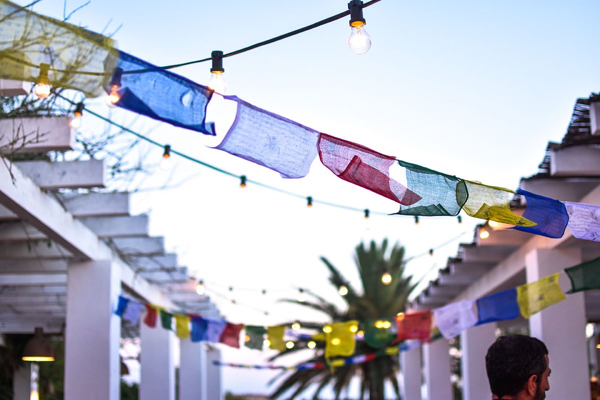 LaiaSegui's tweet photo. Ponte una sonrisa como bandera!
Foto Love Snap Foto
Espacio Restaurante Es Forn
Organización Menorca Events - Laia Seguí
#MenorcaEvents #WeddingPlanner #BanderasDelTibet #Flags #Colors #Decoration #Menorca #Night #Sky #Dream #LaiaSegui https://t.co/qv2tY9k185