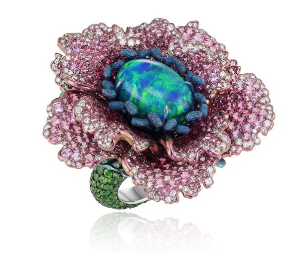 JFW_Mag's tweet photo. Celebrate Spring with ultimate flower power jewellery! 
https://t.co/Q1EQ4H9kcH
#FlowerPower https://t.co/nvC752GcIp