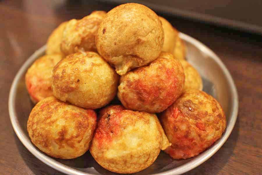ট ইট র レッツエンジョイ東京 銀座駅から徒歩約8分 串カツ田中 銀座店 2 980円で 串カツ ポテトサラダに 生ビールを含む飲み放題 たこ焼き食べ放題 たこ焼きは秘伝の出汁が入っているので ソースはかけないで食べるのがオススメ 二度づけ禁止の