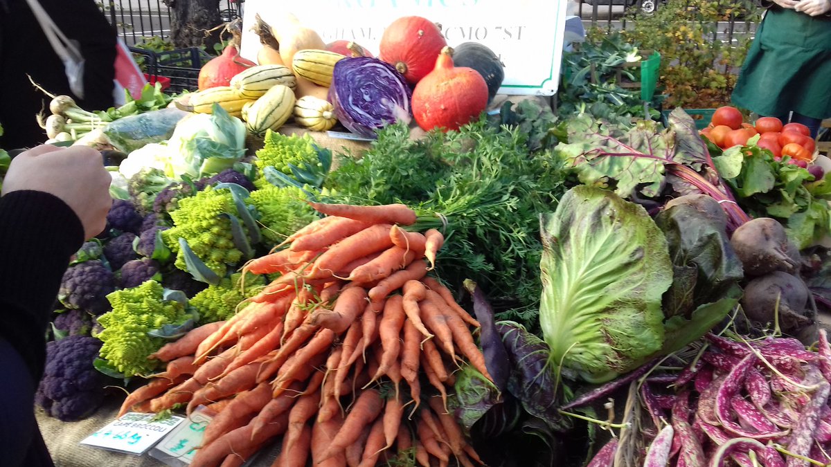 growcomm's tweet photo. The number of different plants you eat in a month is the biggest indicator of a healthy gut  (30+ is best) - @timspector on @BBCr4today just now. #NationalVegetarianWeek #vegbox #veglove #eattherainbow https://t.co/2JsBuAe3r3