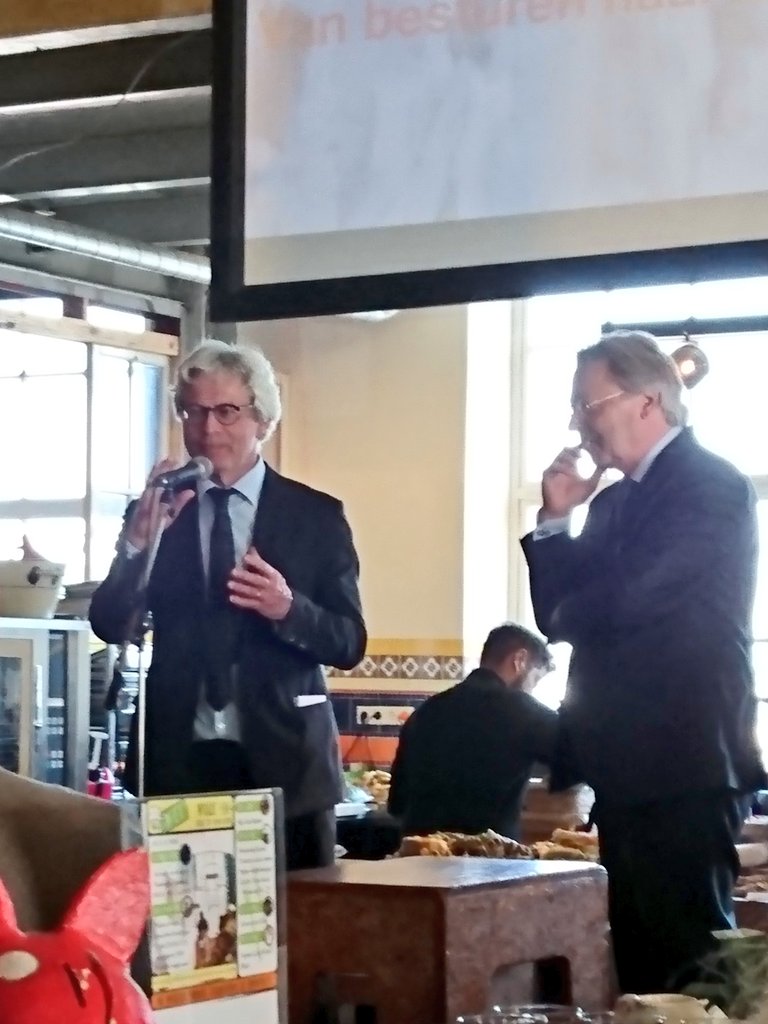 <a href="/gem_groningen/">Gemeente Groningen</a> @Peterdenoudsten <a href="/stadleeuwarden/">CultureleHoofdstad</a> Mooie woorden van zowel burgemeester Groningen @Peterdenoudsten als burgemeester Leeuwarden <a href="/CroneFerd/">ferd crone</a> tijdens officiële opening Waste NO Waste Factory X WOVEN SKIN in de <a href="/suikergroningen/">DeSuiker</a> <a href="/LF2018/">Castello</a> <a href="/wovenskin/">WOVEN SKIN</a> <a href="/gem_groningen/">Gemeente Groningen</a> <a href="/provgroningen/">Provincie Groningen</a> @claudy_jongstra