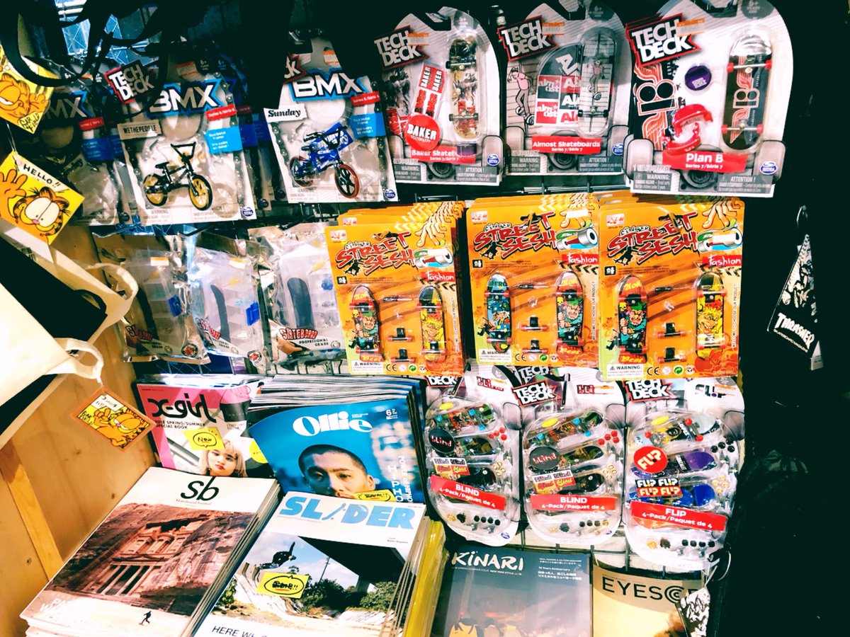 ヴィレッジヴァンガード 三宮店 指スケ充実していますーー 自分で組立てるものもあるので一から楽しめる 必要な道具も入っているので買ってすぐに組み立てて遊べちゃいます ちなみに Bmxもありますっ 指スケ スケートボード ヴィレッジヴァンガード 三宮店 指スケ充実していますーー 自分で組立てるものもあるので一から楽しめる 必要な道具も入っているので買ってすぐに組み立てて遊べちゃいます ちなみに Bmxもありますっ 指スケ スケートボード
