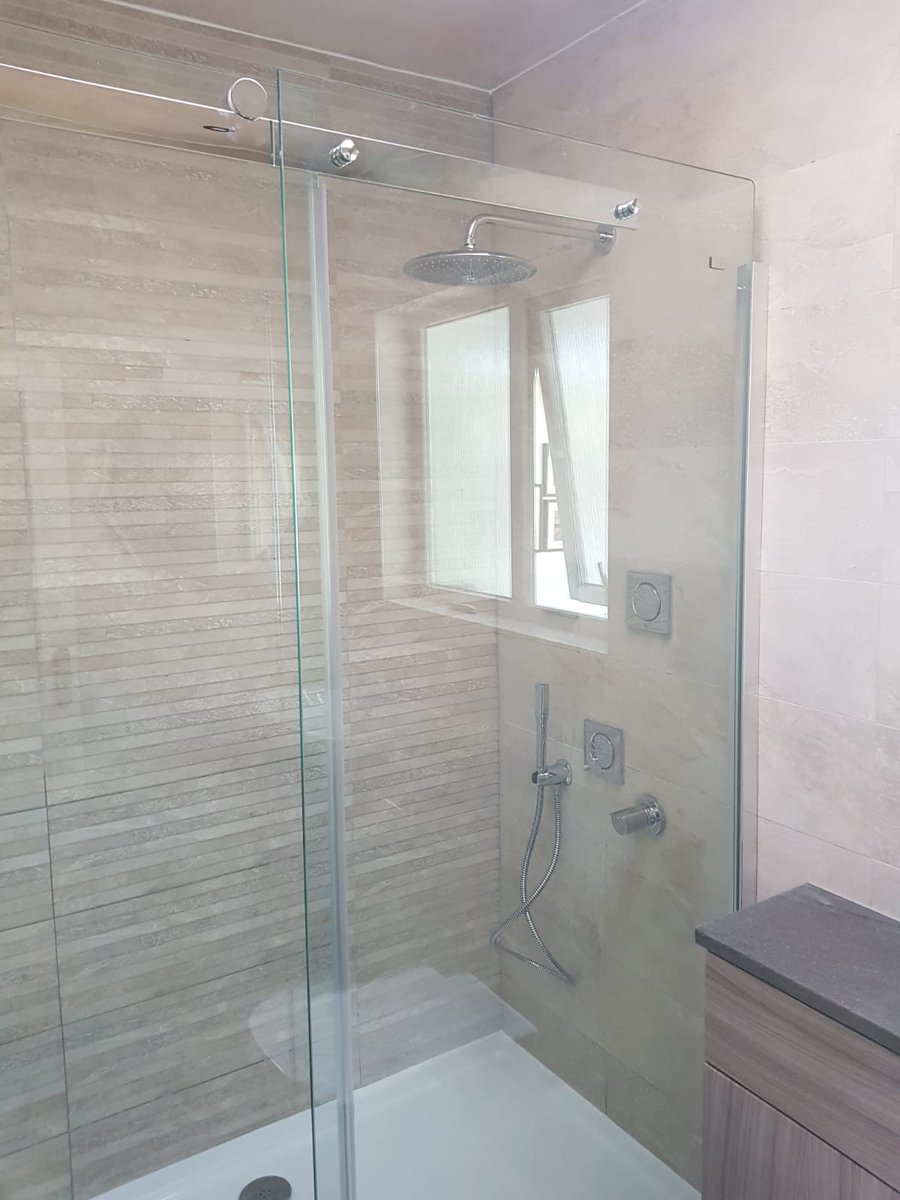 Another #quality #bathroom from our Team. Designed by us and installed by us, we handle everything so no need to worry 

homeimprovementstudio.co.uk