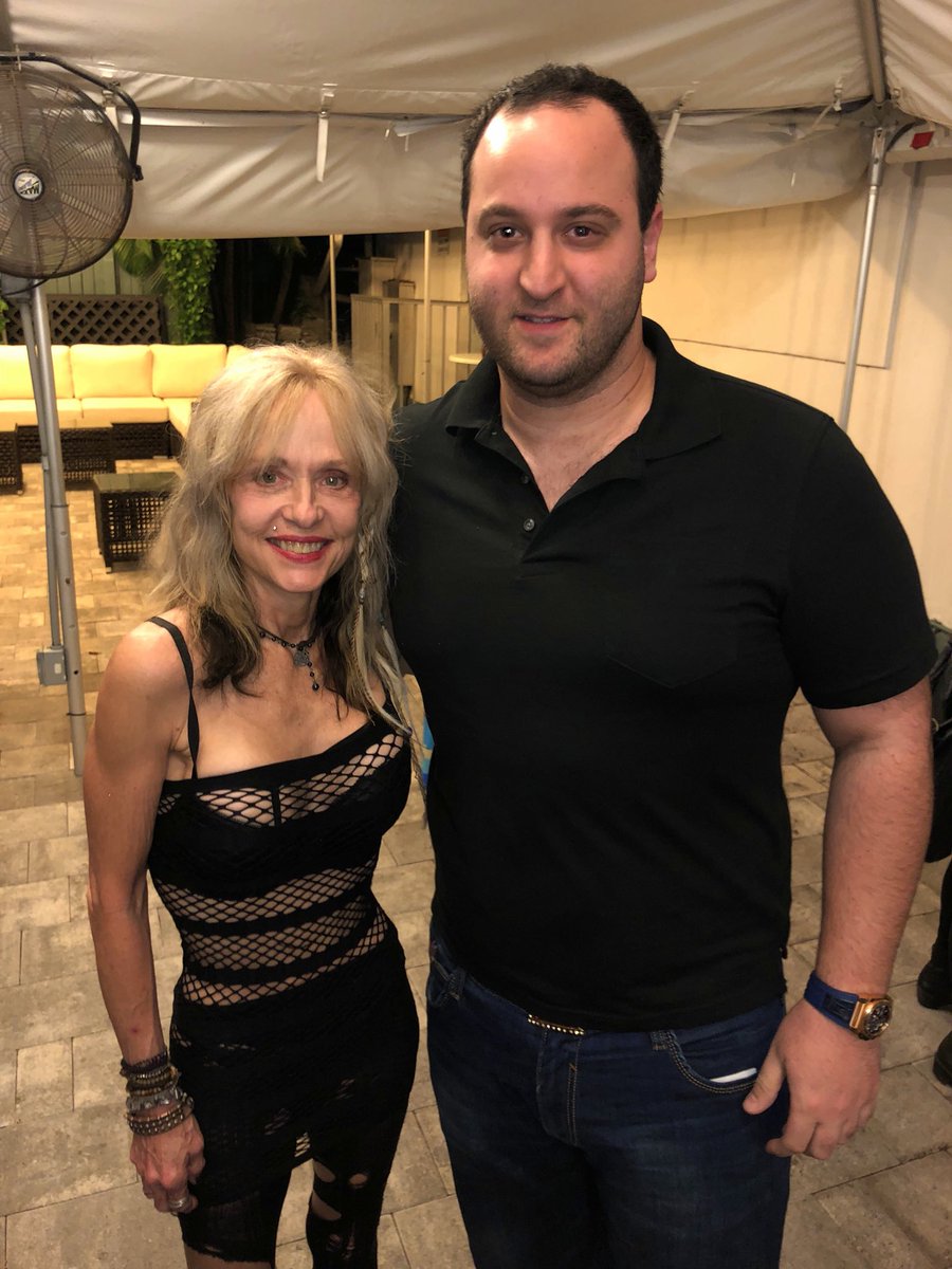 RonRafaelS's tweet image. At the Popcorn Frights film festival with Linnea Quigley from the movie “The Return of the Living Dead” @LinneaQuigley @CINEMAPARADISO5 @PopcornFrights #popcornfrights #linneaquigley #popcornfrightsfilmfestival #savorcinema #ronrafael #ronrafaels #ronshimshilashvili